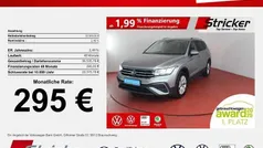 Silber (pyritsilber metallic) Gebraucht 2024 VW Tiguan Allspace Life SUV | 32.986 € (Superpreis)