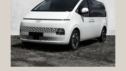 Neu Hyundai Staria Prime 224 PS (164 kW) 2026 Weiß Van / Kleinbus