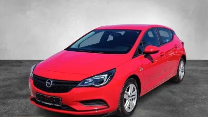 Gebraucht Opel Astra Selection 101 PS (74 kW) 2017 Lava rot (metallic) Limousine