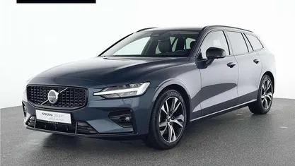 Blau Gebraucht 2025 Volvo V60 Plus Kombi | 37.880 € (Fairer Preis)