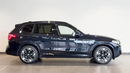 Schwarz Gebraucht 2022 BMW iX3 Impressive SUV | 41.288 € (Fairer Preis)