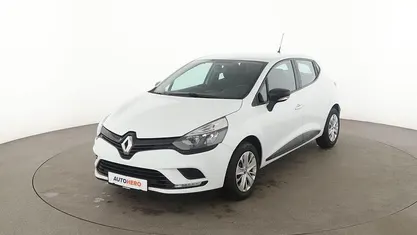 Weiß Gebraucht 2016 Renault Clio IV Life Limousine | 8.280 € (Fairer Preis)
