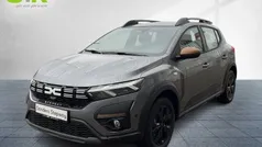 Grau Gebraucht 2025 Dacia Sandero Extreme Kleinwagen | 20.980 € (Fairer Preis)