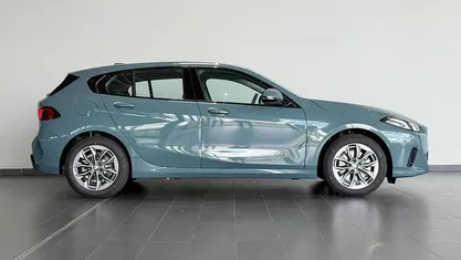 Gruen Neu 2025 BMW 120 Performance Kleinwagen | 33.590 € (Guter Preis)