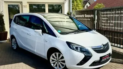 Używany Opel Zafira Tourer Innovation 120 KM (88 kW) 2011 Biały Minivan