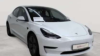 Gebraucht Tesla Model 3 Standard Range Plus 208 kW (283 PS) 2021 Pearl white multicoat Limousine