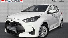 Weiß Gebraucht 2022 Toyota Yaris Comfort Limousine | 15.990 € (Fairer Preis)