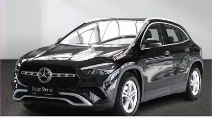 Gebraucht Mercedes GLA200 163 PS (119 kW) 2024 Schwarz SUV