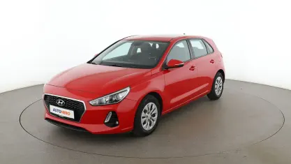 Gebraucht Hyundai i30 Select 101 PS (74 kW) 2017 Rot Limousine