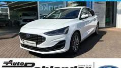 Frostweiß Gebraucht 2023 Ford Focus Titanium Limousine | 19.990 € (Fairer Preis)