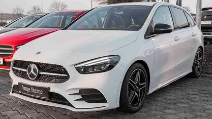 Gebraucht Mercedes B200 AMG 163 PS (119 kW) 2022 Digitalweiß Van / Kleinbus