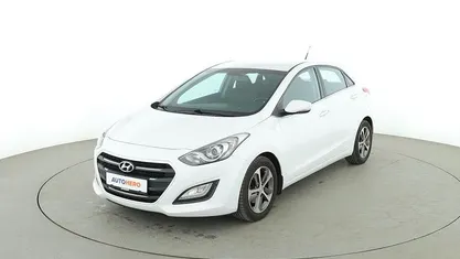 Gebraucht Hyundai i30 Passion 135 PS (99 kW) 2016 Weiß Limousine