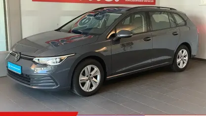 Gebraucht VW Golf VIII Life 131 PS (96 kW) 2023 Grau Kombi