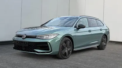 Maripositgrün metallic/grün Neu 2025 VW Passat R-line Kombi | 52.830 € (Fairer Preis)