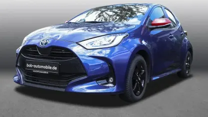 Gebraucht Toyota Yaris Basis 116 PS (85 kW) 2022 Nachtblau mica metallic Kleinwagen