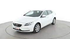 Weiß Gebraucht 2017 Volvo V40 Inscription Kombi | 15.890 € (Fairer Preis)