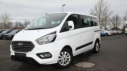 Gebraucht 2022 Ford Tourneo Van / Kleinbus | 30.990 € (Guter Preis)