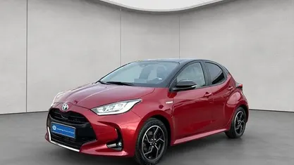 Rot Gebraucht 2021 Toyota Yaris Hybrid Style Limousine | 17.390 € (Fairer Preis)