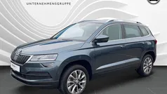 Quarzgrau metallic met.quarzgrau metallic met. Gebraucht 2022 Skoda Karoq Clever SUV | 34.350 € (Fairer Preis)