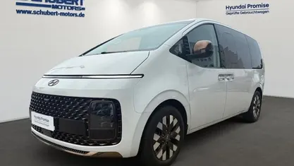 Creamy white Gebraucht 2024 Hyundai Staria Signature Van / Kleinbus | 44.290 € (Teuer)
