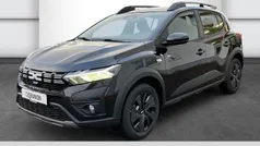 Perlmuttschwarz metallic Neu 2025 Dacia Sandero Expression Kleinwagen | 18.629 € (Fairer Preis)