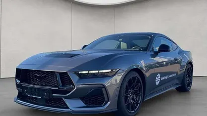 Grau Gebraucht 2025 Ford Mustang GT Fastback Coupé | 61.990 € (Fairer Preis)