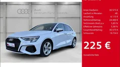 Weiss Gebraucht 2023 Audi A3 Sportback S-Line Limousine | 30.575 € (Fairer Preis)