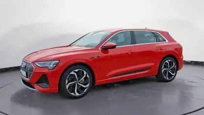 Second-hand Audi e-tron S-Line 230 kW (313 CP) 2022 Roșu SUV