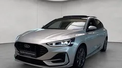 Moondust silver (metallic) Gebraucht 2024 Ford Focus ST-Line X Limousine | 24.450 € (Fairer Preis)