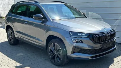 Neu Skoda Karoq SportLine 190 PS (139 kW) 2026 Black magic perleffekt SUV
