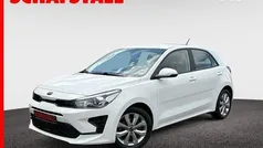 Weiss ((ud) schneeweiss) Gebraucht 2021 Kia Rio Vision Limousine | 13.449 € (Fairer Preis)