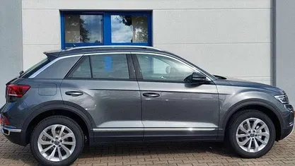 Indiumgrau Gebraucht 2023 VW T-Roc Style SUV | 29.490 € (Fairer Preis)