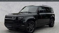 Schwarz (santoriniblack metallic) Gebraucht 2025 Land Rover Defender SE Dynamic SUV | 87.995 € (Fairer Preis)
