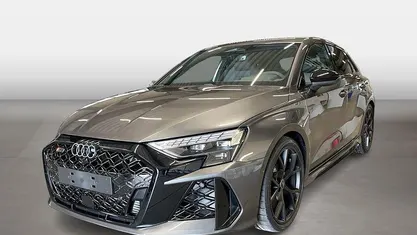 Neu Audi RS3 Ambiente 400 PS (294 kW) 2026 Daytonagrau perleffekt Limousine