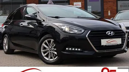 Gebraucht Hyundai i40 Trend 165 PS (121 kW) 2017 Phantom black / mic Kombi