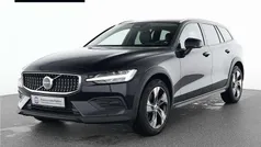 Onyx black / Gebraucht 2023 Volvo V60 CC Plus Kombi | 39.990 € (Fairer Preis)