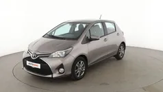 Grau Gebraucht 2015 Toyota Yaris Comfort Limousine | 10.320 € (Fairer Preis)