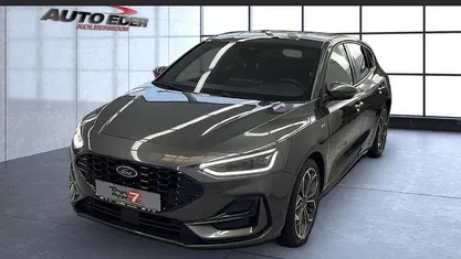 Grau Gebraucht 2023 Ford Focus ST-Line X Limousine | 24.990 € (Fairer Preis)