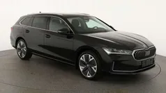 Onyx schwarz metallic Gebraucht 2024 Skoda Superb Selection Kombi | 41.595 € (Fairer Preis)