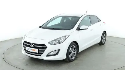 Gebraucht Hyundai i30 Passion 101 PS (74 kW) 2017 Weiß Limousine