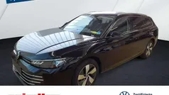 Grenadillschwarz metallic Gebraucht 2025 VW Passat IQ Drive Kombi | 37.980 € (Superpreis)