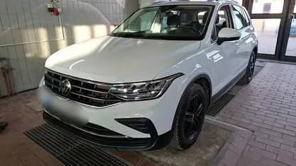 Gebraucht VW Tiguan Life 150 PS (110 kW) 2022 Pure white SUV