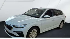 Weiß Gebraucht 2024 Skoda Scala Essence Kleinwagen | 19.833 € (Fairer Preis)
