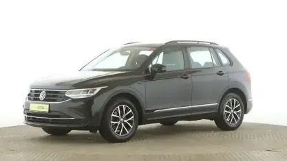 Gebraucht VW Tiguan Life 150 PS (110 kW) 2021 Deep black perleffekt SUV