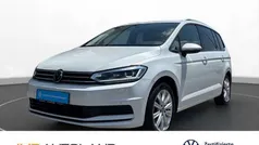 Oryxweiß perlmutteffekt Gebraucht 2024 VW Touran Move Van / Kleinbus | 34.260 € (Guter Preis)