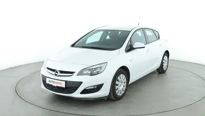 Weiß Gebraucht 2015 Opel Astra Selection Limousine | 8.410 € (Fairer Preis)