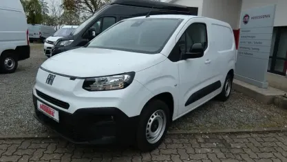 Gebraucht Fiat Doblò 102 PS (75 kW) 2024 Gelato weiß Van / Kleinbus