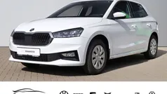 Moonweiss metallic Gebraucht 2024 Skoda Fabia Selection Limousine | 19.790 € (Fairer Preis)