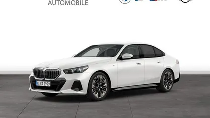 Gebraucht BMW 520 M Sport 197 PS (144 kW) 2025 Mineralweiß metallic metallic Limousine