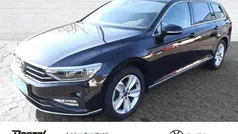 Deep black perleffekt Gebraucht 2023 VW Passat Elegance Kombi | 35.990 € (Fairer Preis)